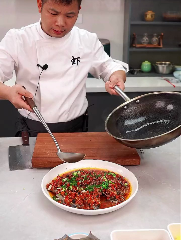 巨好吃的剁椒鸦片鱼头,肉质鲜嫩,美味又下饭!