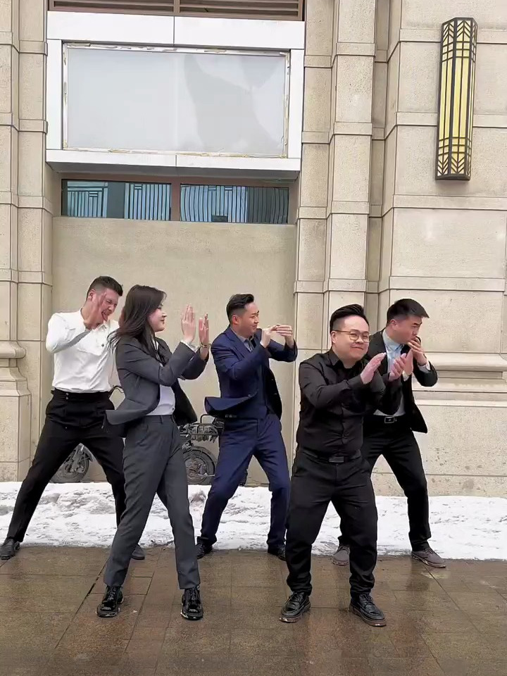 你们公司开会的时候,是不是也是这样打鸡血?