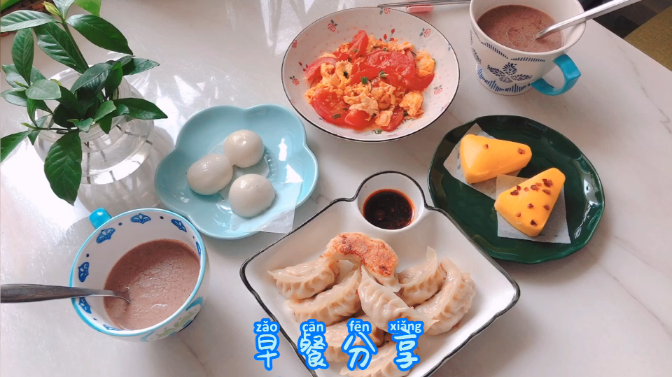 玉米丰收的季节,做个鸡肉玉米馅饺子再教大家月牙饺的包法