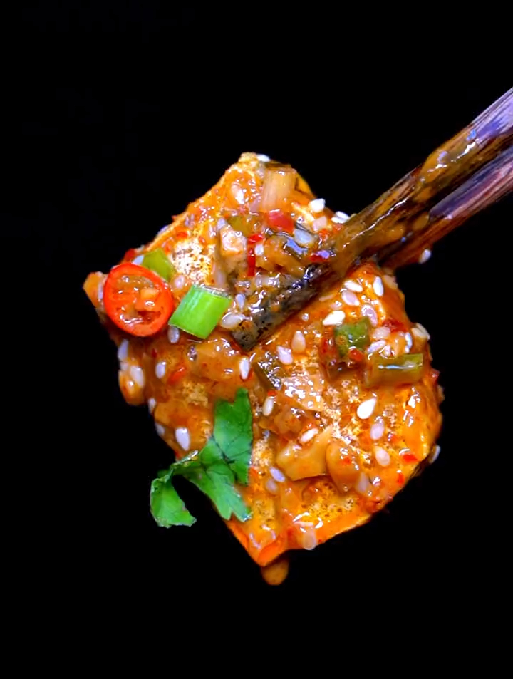 今天吃什么?当然是比臭豆腐还好吃的麻酱脆皮豆腐!豆腐