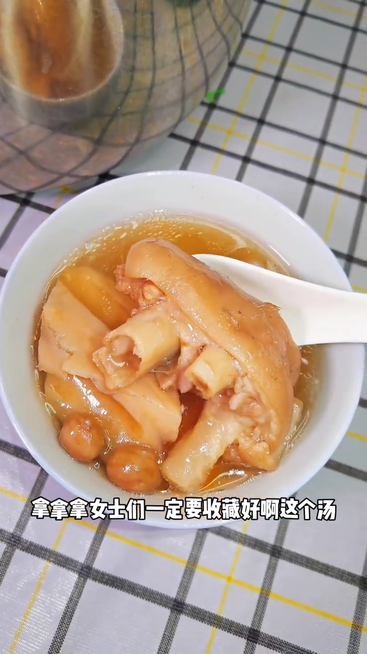 美少女们必备汤水系列 莲藕花生煲猪手