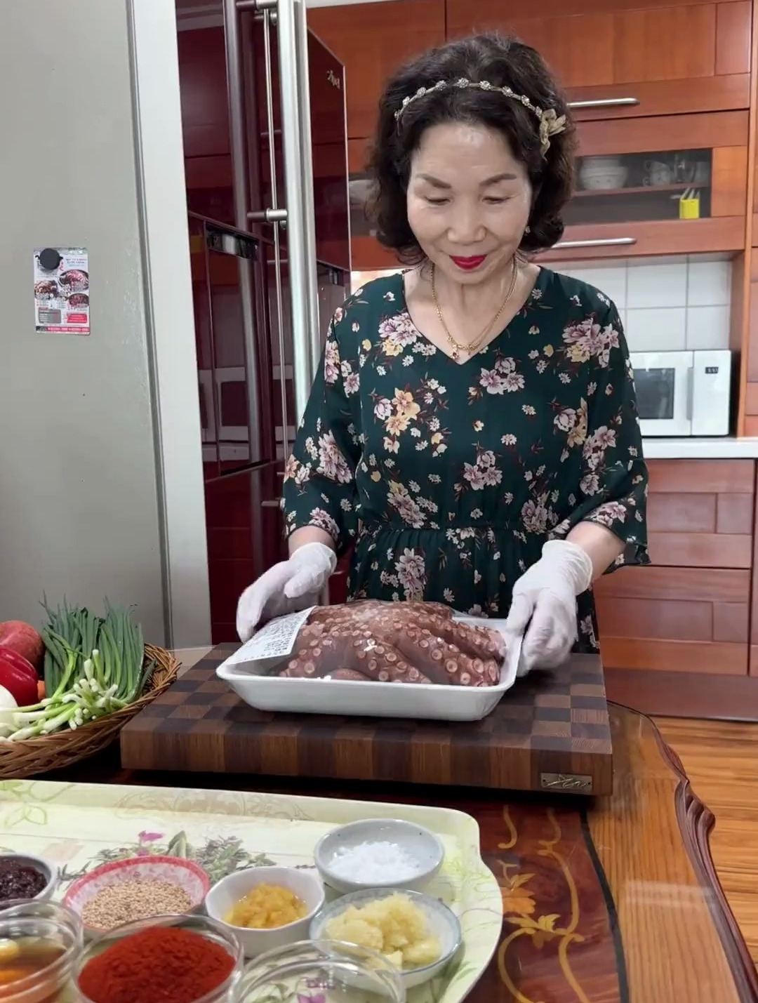 明天去靖陵二姨家玩婆婆今天买了章鱼～做一个辣拌大章鱼