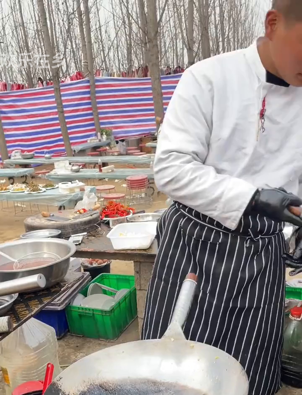村里赶集摊上的火爆小炒,来份儿蒜黄炒肉片尝尝鲜!