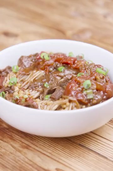 爆款美食 西红柿和牛肉永远是最佳搭配,再加上金针菇简直完美
