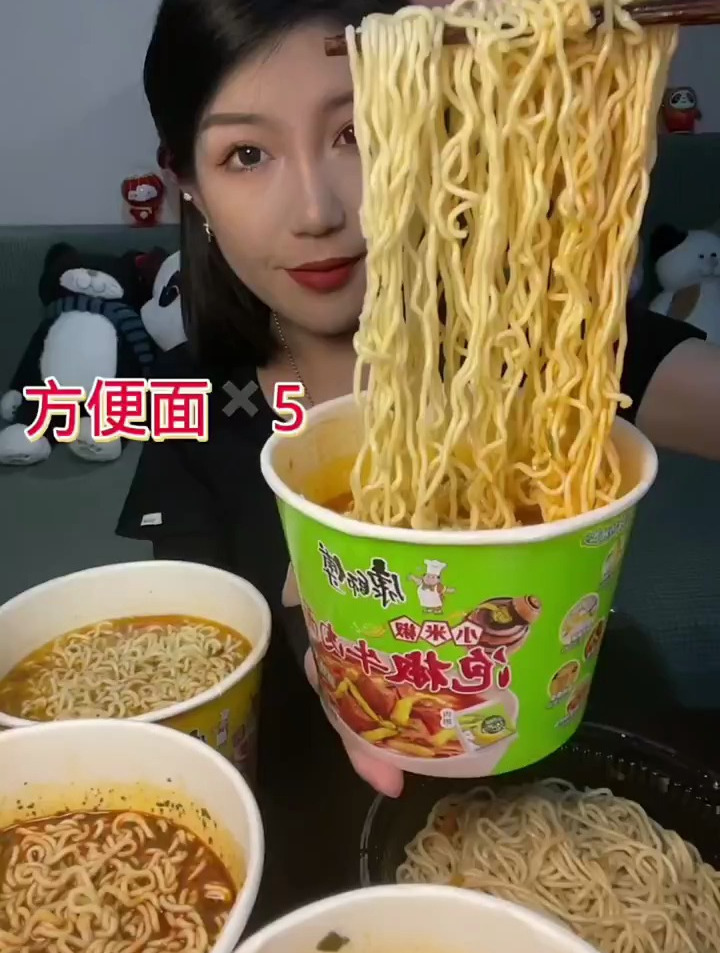 周末愉快啊 葱香排骨面还不错哦