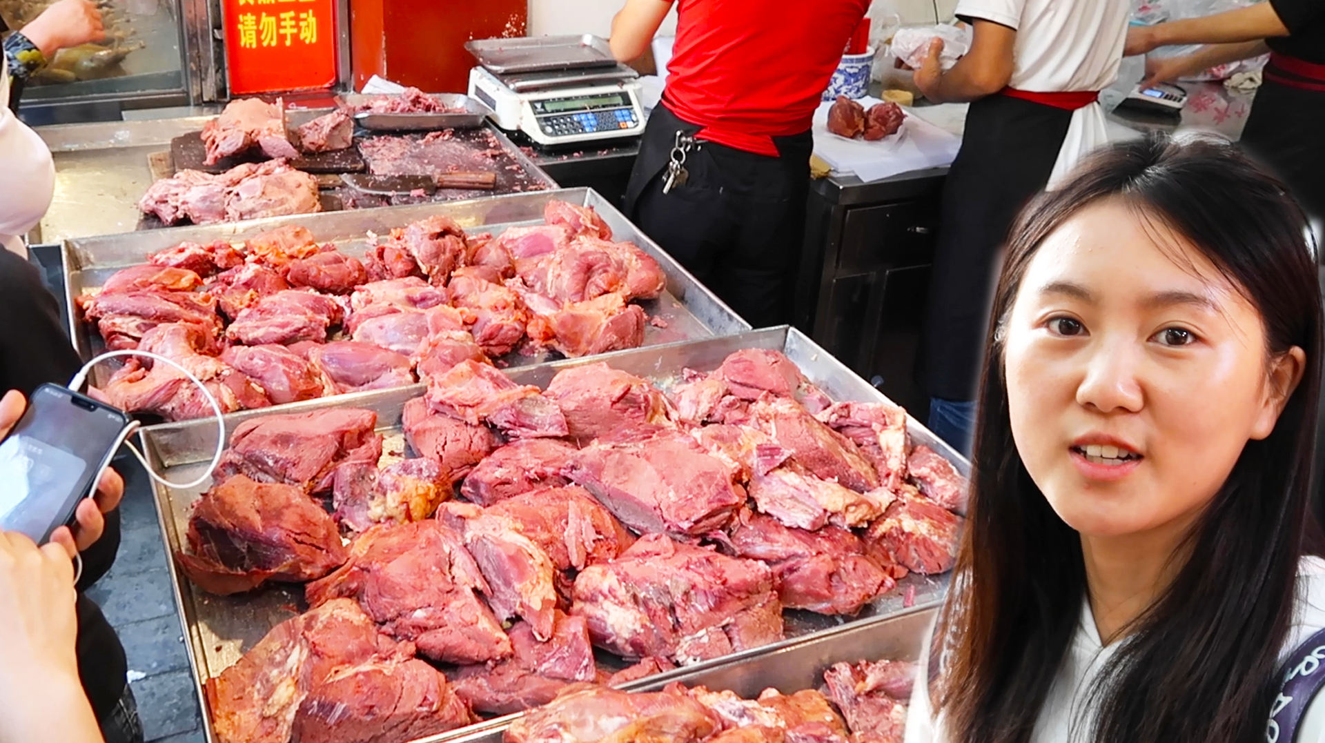 陕西腊牛肉65元一斤,一块块像石头,顾客都100起步买,老人最爱