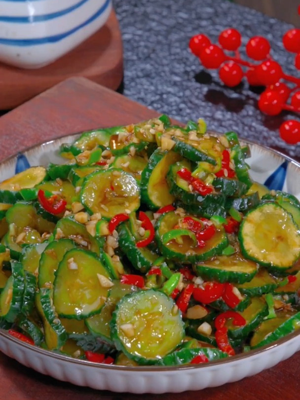 今天就把我开饭店腌黄瓜的教程分享给大家