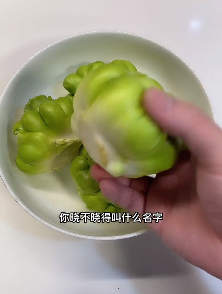 买了四个青菜头,做一盘炝拌青菜头,大鱼大肉吃腻了的可以试试