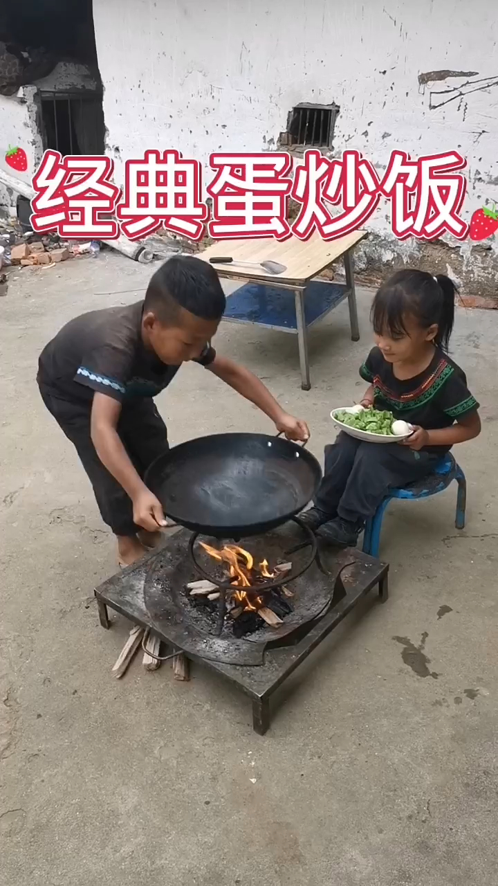 这就是穷人家孩子的饭菜,恕我直言,穷人孩子早当家!