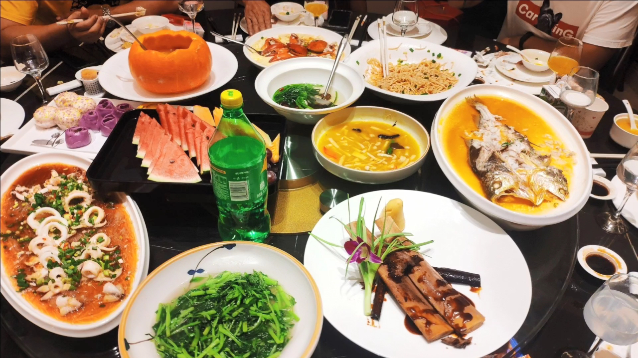 3星级酒店婚宴酒席,5000元一桌25道菜,大家觉得怎么样?