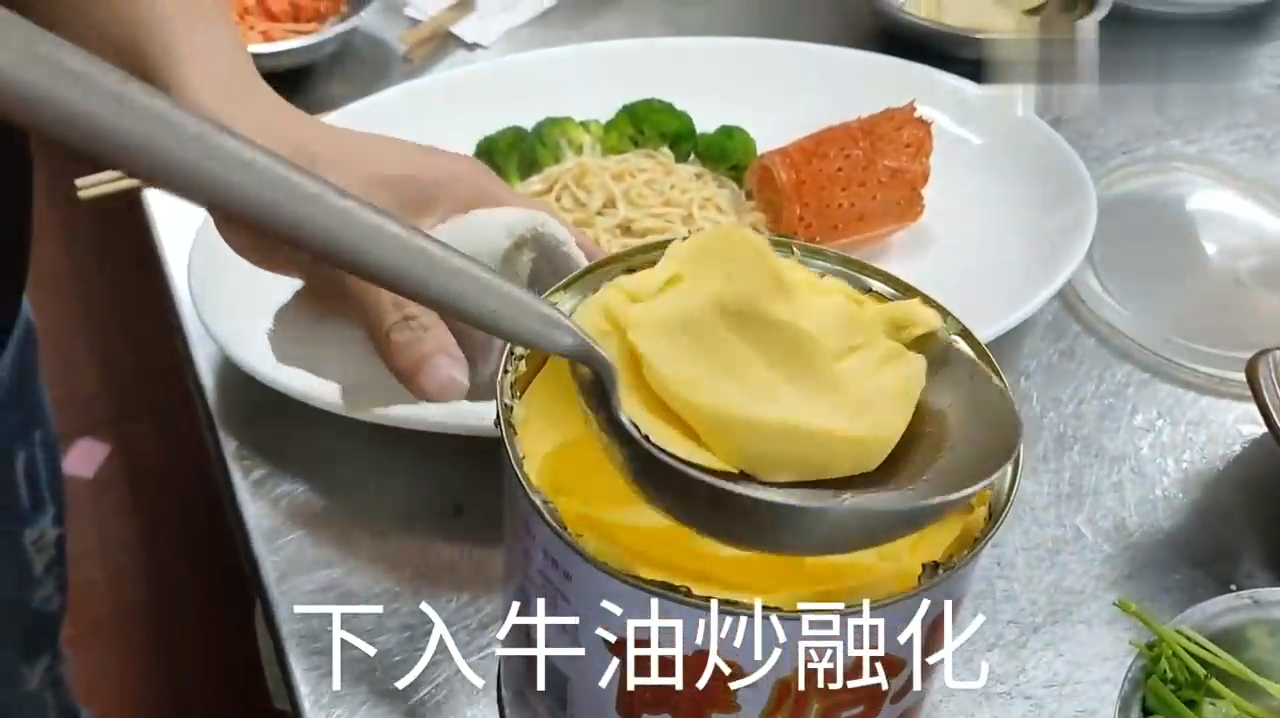 广东大厨是这样焗龙虾的,难怪味道那么好,学会了