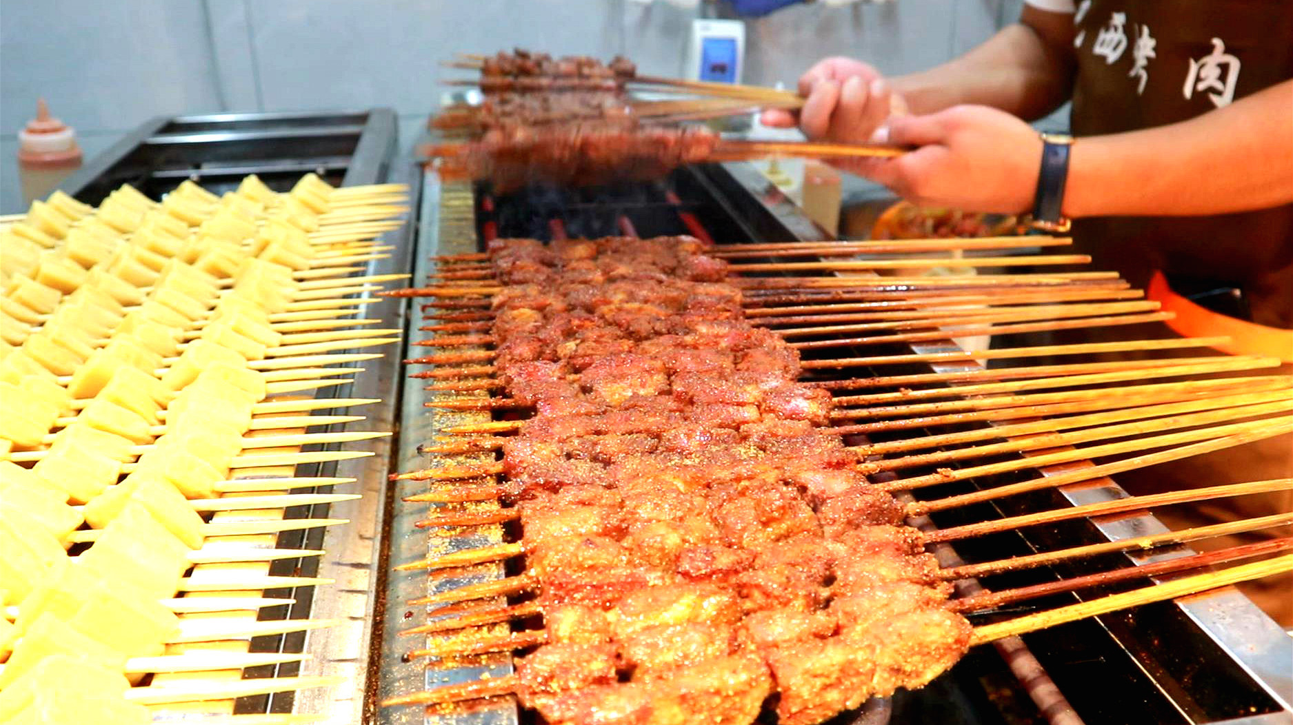 一晚上能卖1000多串的巴西烤肉,10元4串,有多好吃?