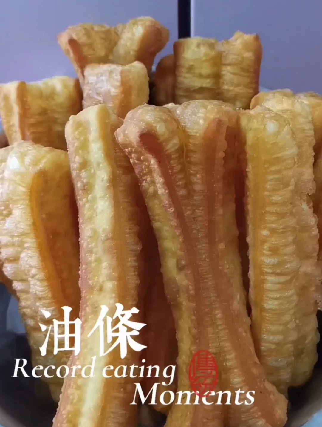 手把手教你如何在家里炸油条,外酥里嫩