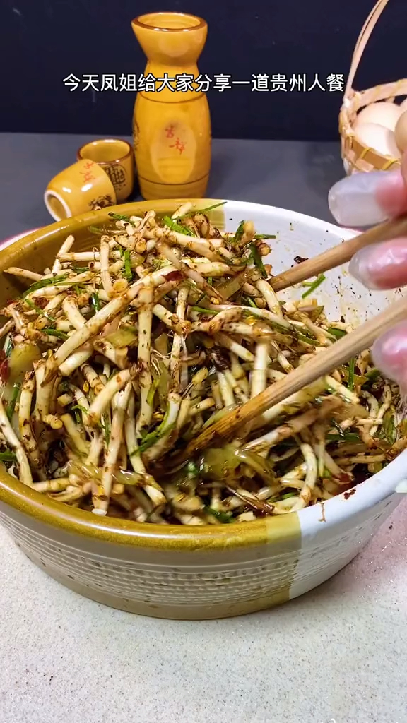 贵州人视为宝的折耳根,又名“鱼腥草”具有清热解毒、利尿消肿