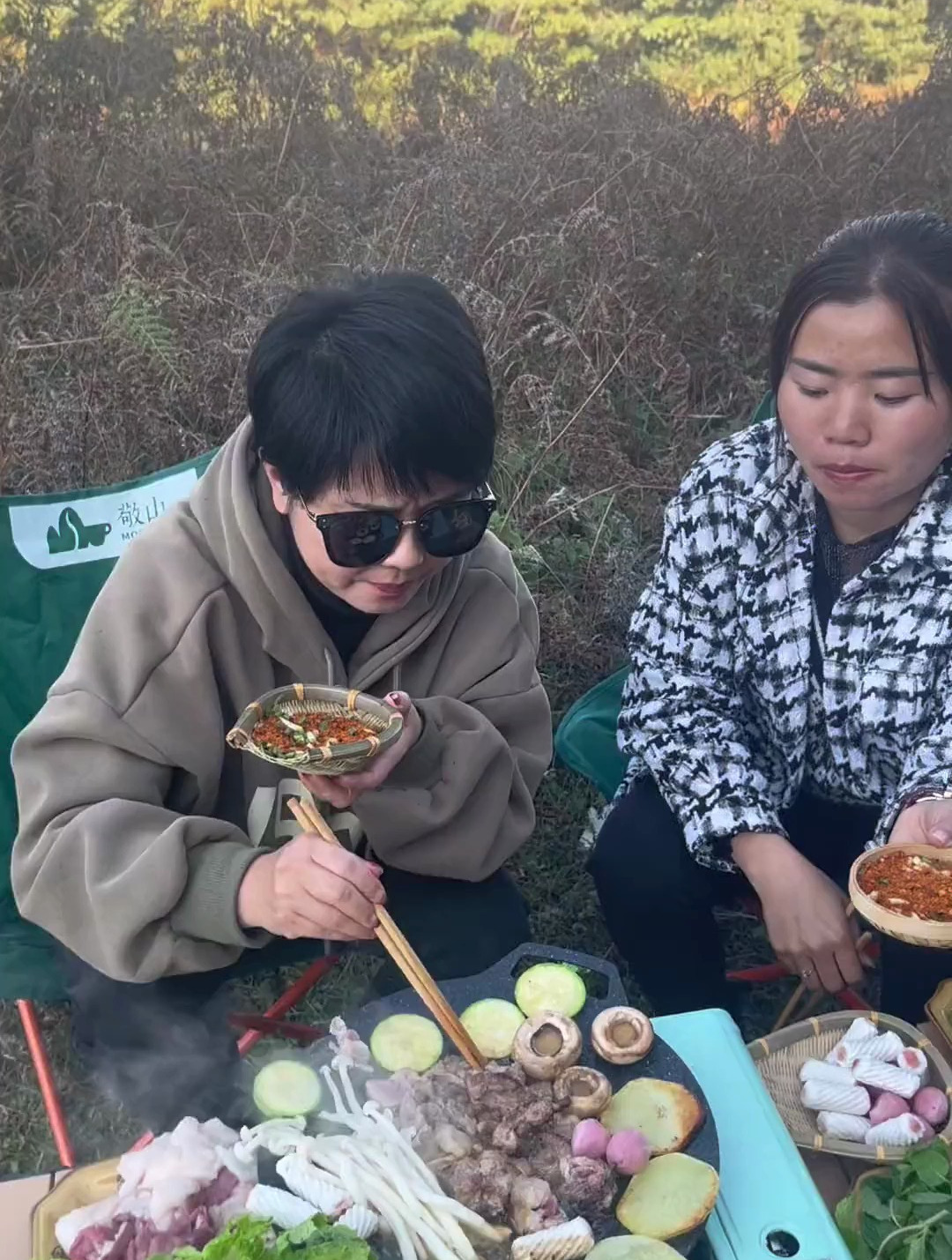 贵州的老乡看过来 烙锅配辣椒面还有折耳根
