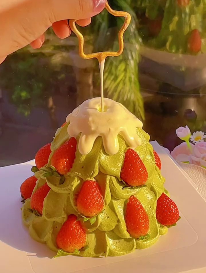 我看是谁还没有吃到冬天的第一个草莓蛋糕,冬天的第一颗草莓