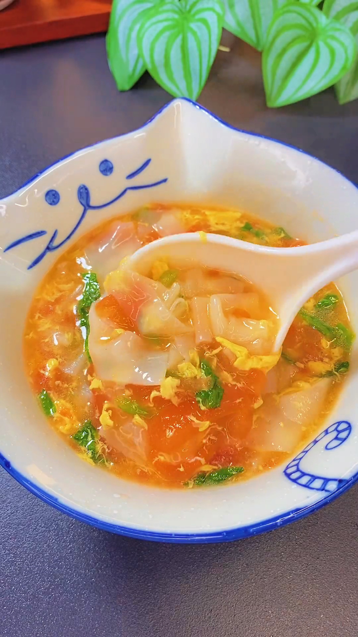 今天用馄饨皮做汤面,冬天这样来一碗