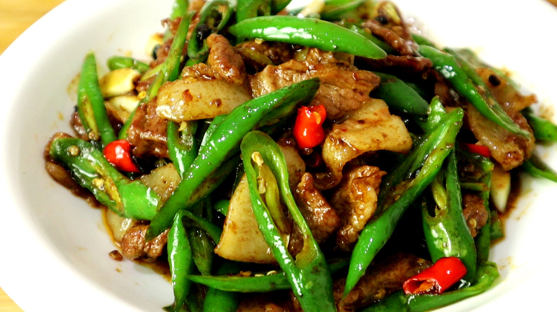 为什么饭店的辣椒炒肉那么好吃？原来大厨是这样做的，真是太香了