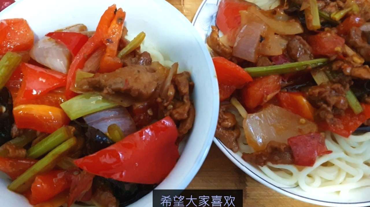 拉条子拌面的家常做法菜拌面条满满一大碗吃连汤都不剩配上拌面菜