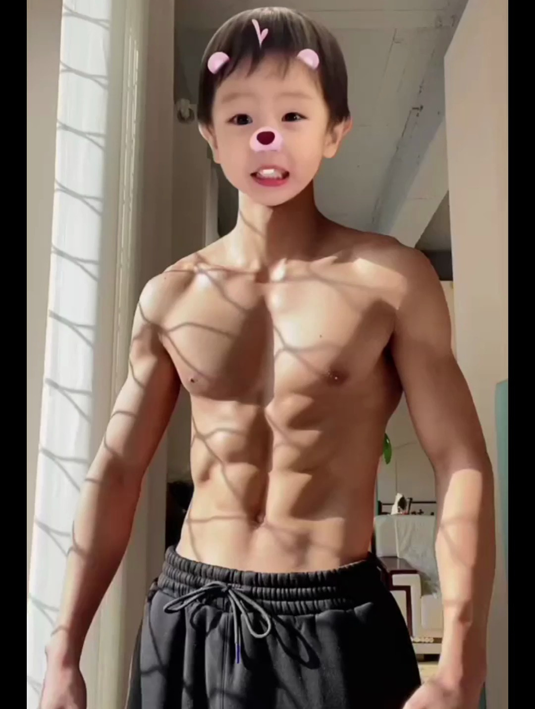 腹肌男孩 肌肉男