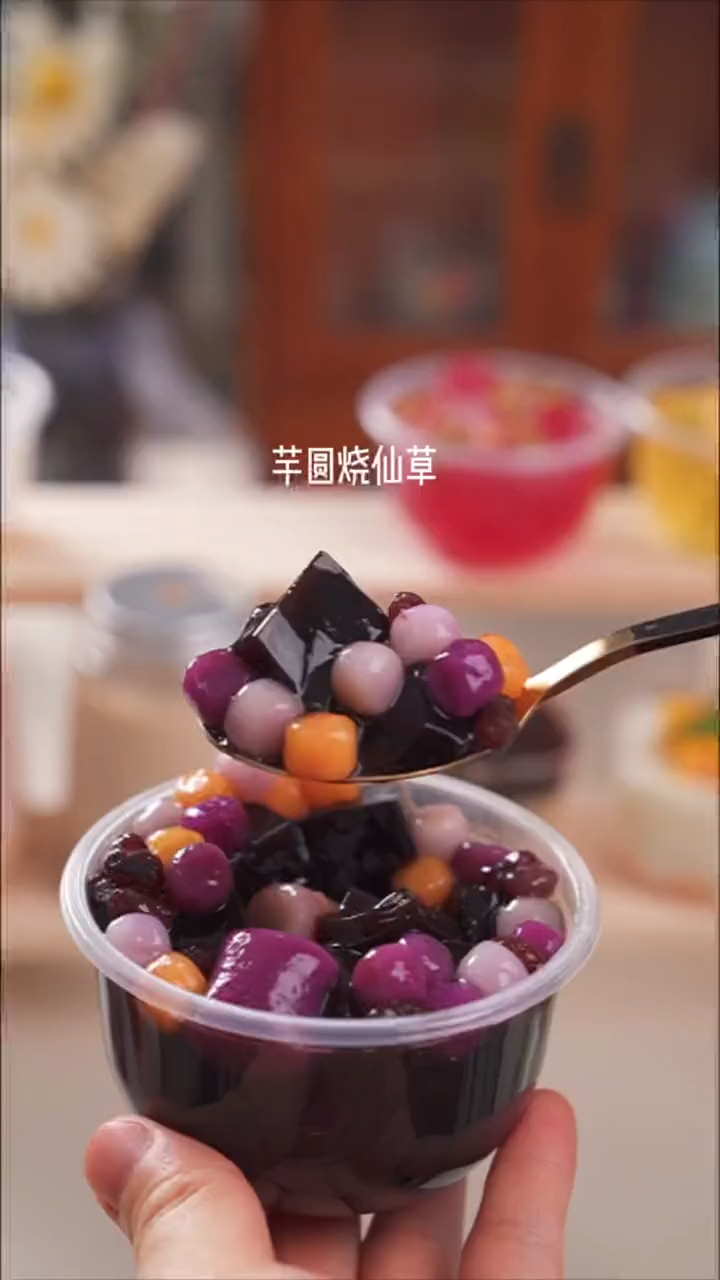 很多姐妹都说做水果布丁小甜品失败,不会煮西米杨芋圆!