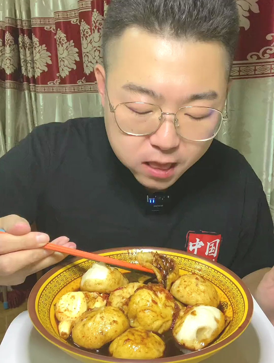 猪肉大葱馅儿的小笼包子,再配上酸辣蘸料,这顿香迷糊啦!
