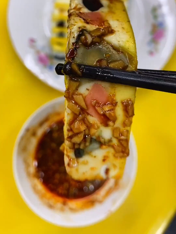 马上过年了,大鱼大肉吃多了可以给家人做一个像皮冻一样的蒸蛋