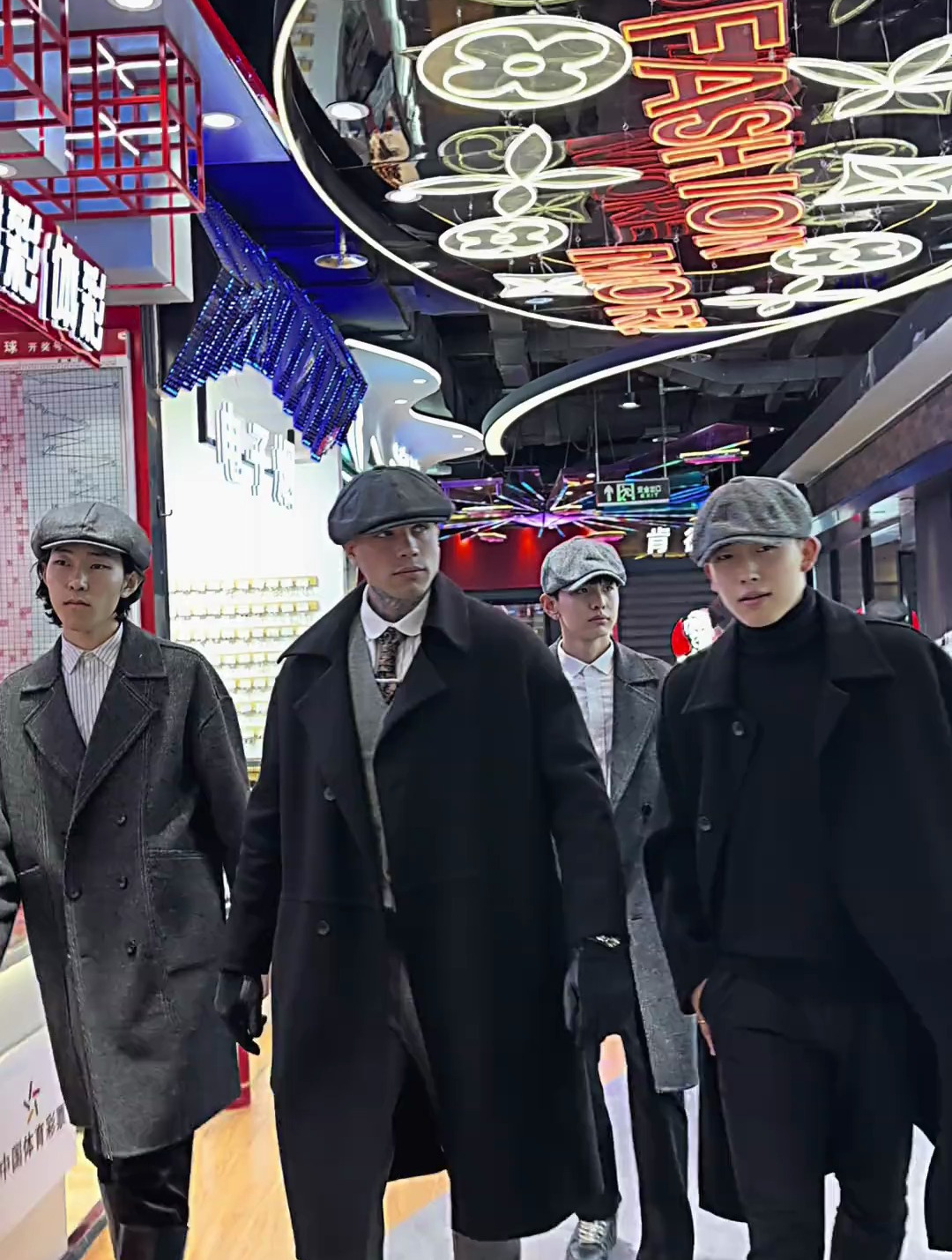 呼市上空的雾是谢尔比吐出的烟,我们血液中流淌的是威士忌