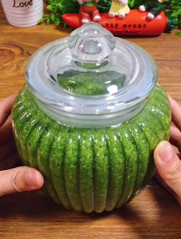 美食教程,今天教教大家韭菜花的做法