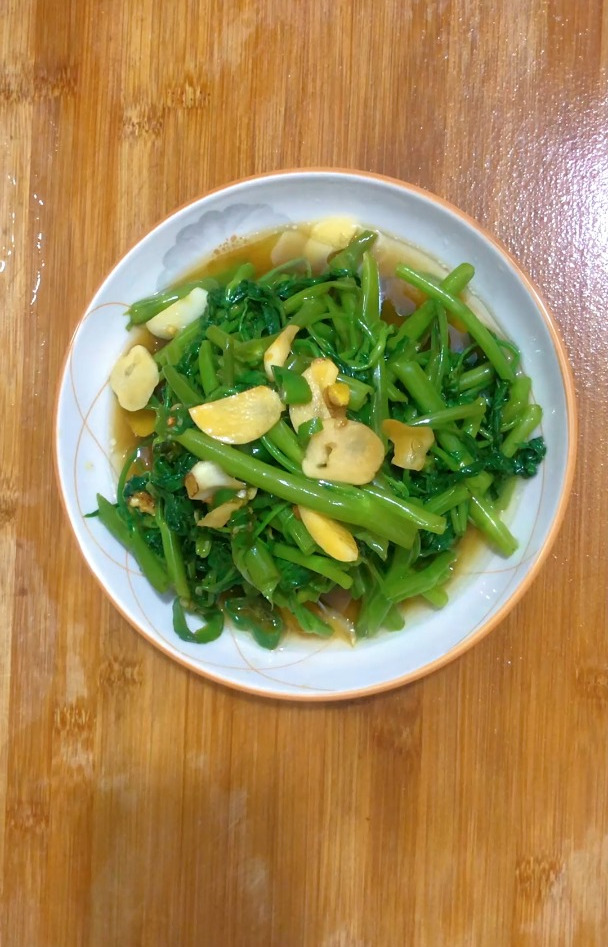 适合夏天吃的菜品,分享一道凉拌空心菜
