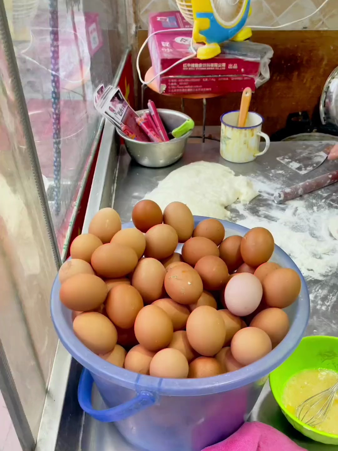 徐州美食老味鸡蛋饼,小时候的味道,清淡爽口,小菜特别丰富