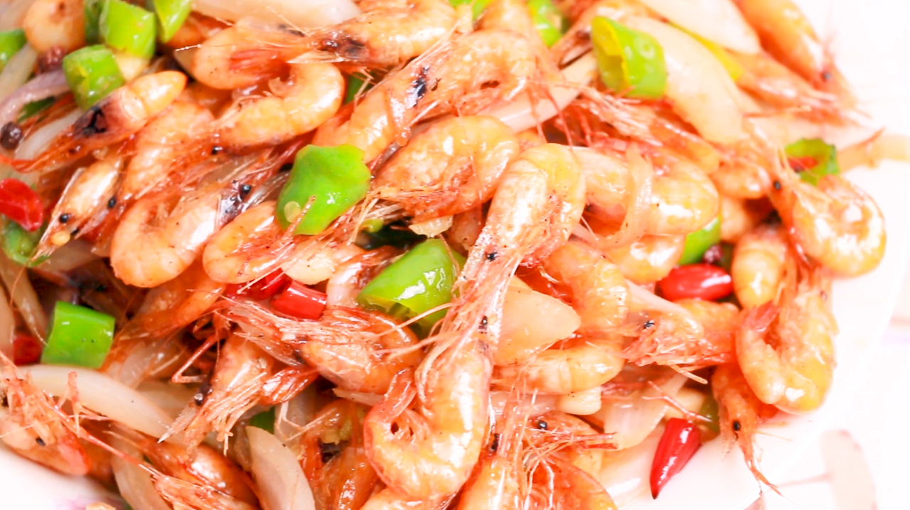 小河虾这样做你吃过吗?下酒下饭鲜辣爽口,5分钟搞定