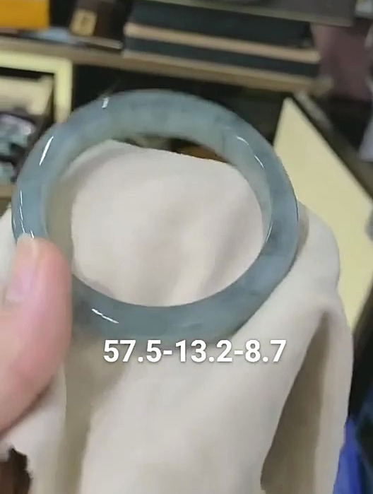 天然翡翠冰乌鸡手镯,底子纯净,冰透水润