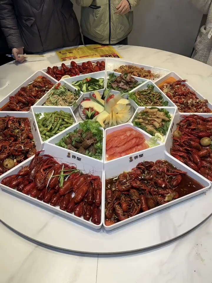 2024年的第一顿小龙虾我选择虾皇!