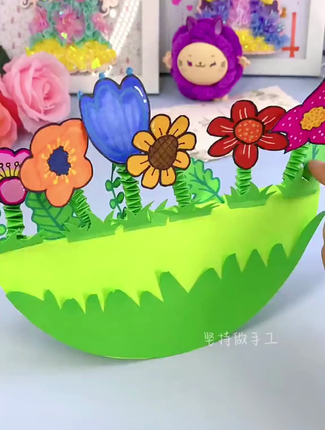用卡纸做一幅立体的摇摆小花,把春天搬到你的桌面上