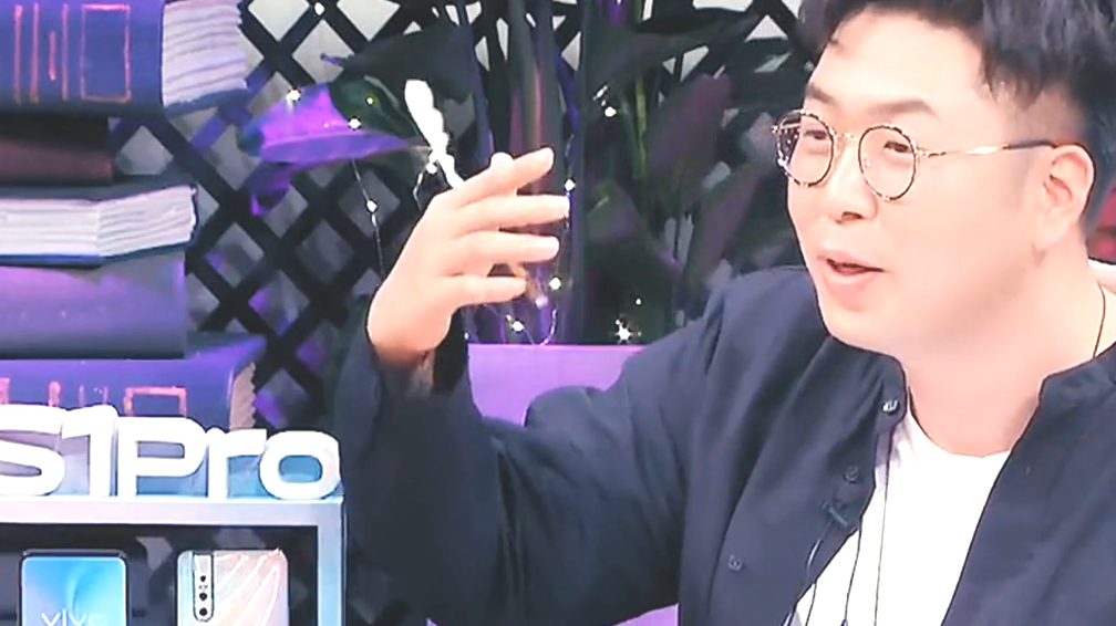 杜海涛年轻人用QQ,中老年人用微信。发现自己已经是中老年人了