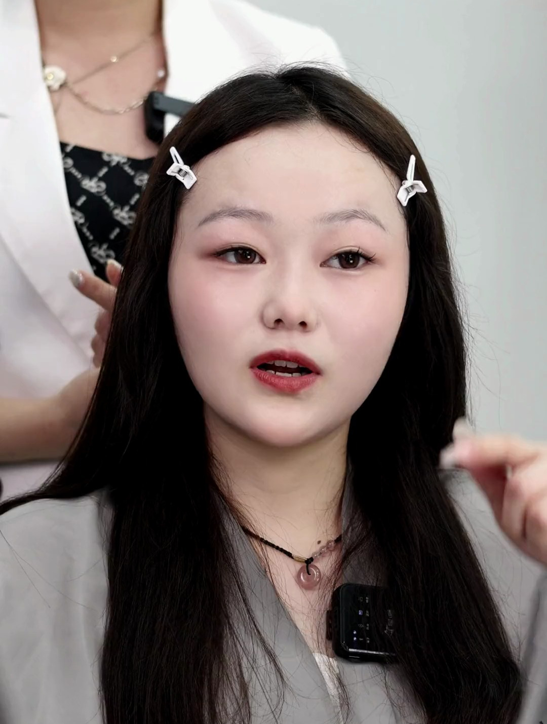 04年的心形脸小女生好可爱,纠结到底选雾眉还是野生眉