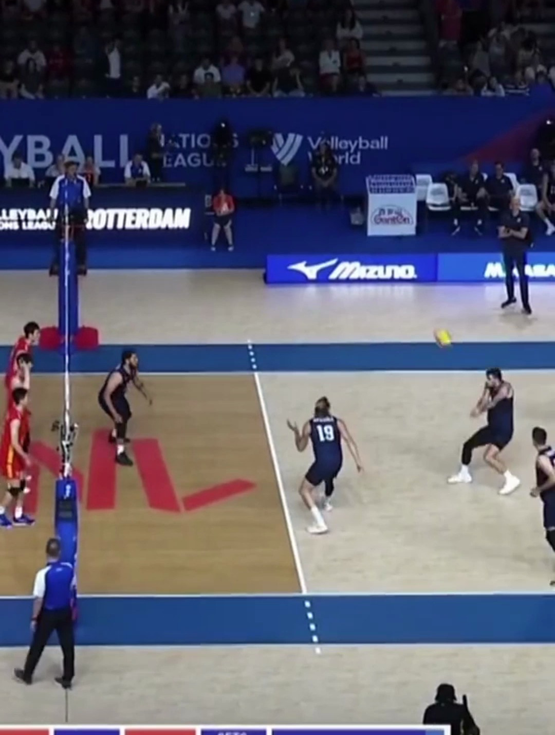 逆天扣球手法,这个球技在动画片能播两集,简直不要太强