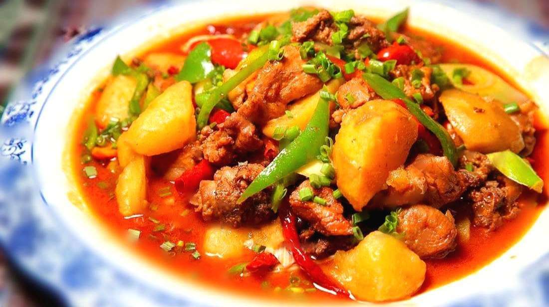 新疆大盘鸡最好吃的做法,土豆一定要这样放,色香味俱全香辣爽口