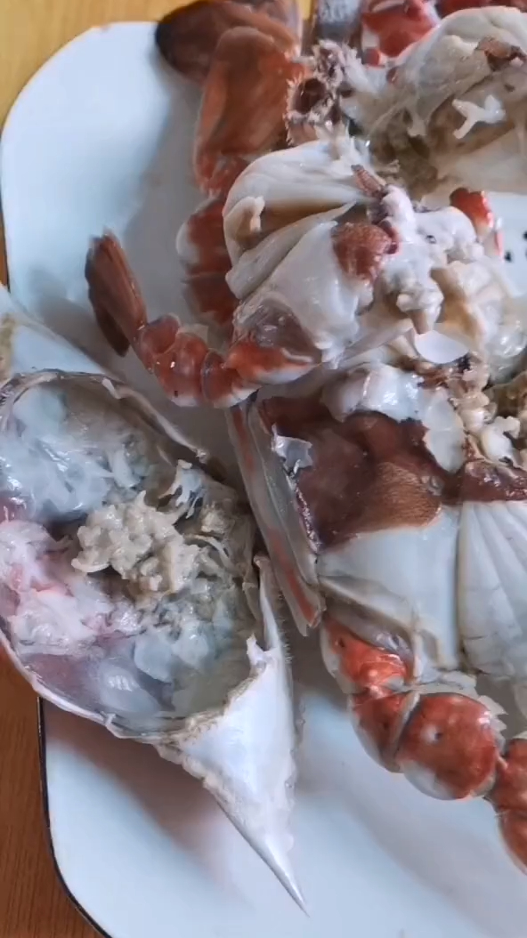 刚蒸好的螃蟹,满肉满膏,吃得满嘴留香