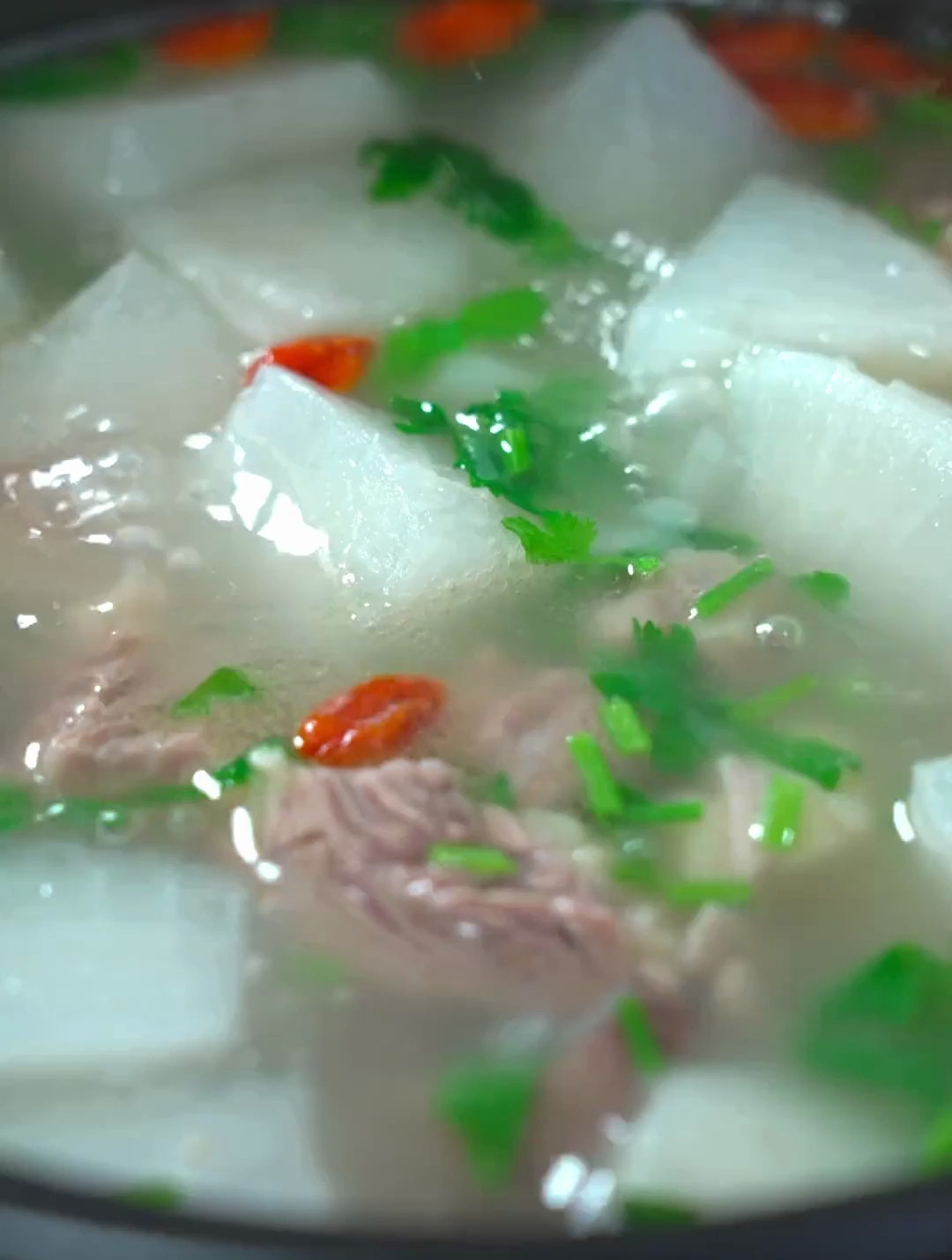 清炖牛肉这样做,牛肉软烂好吃,汤鲜味美