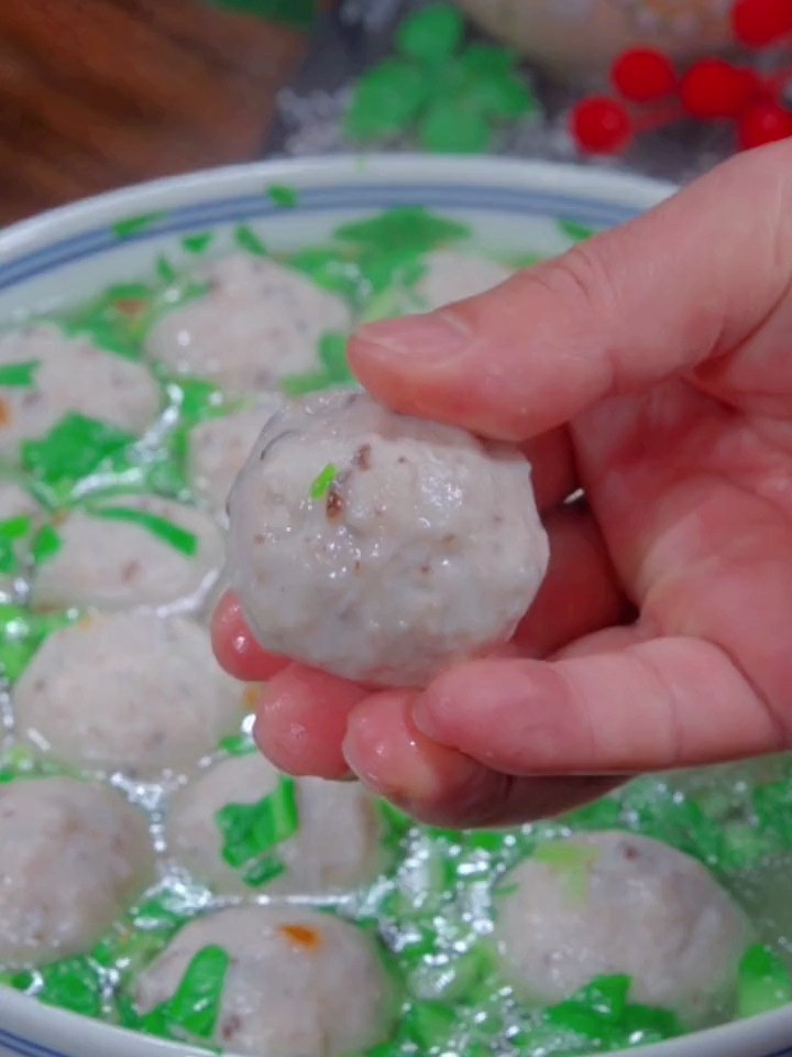 你还出去买的速冻肉丸给孩子吃,我教你在家做新鲜好吃的香菇肉丸