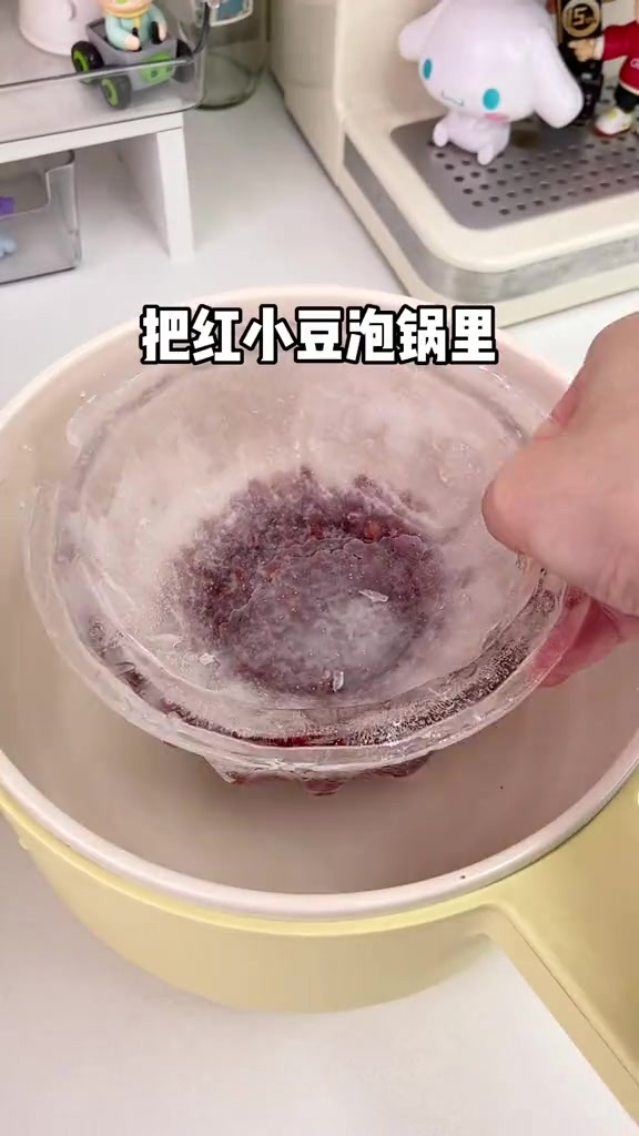 红豆绿豆牛乳冰 夏天喝好清凉解暑 牛乳味混合豆沙味好香!
