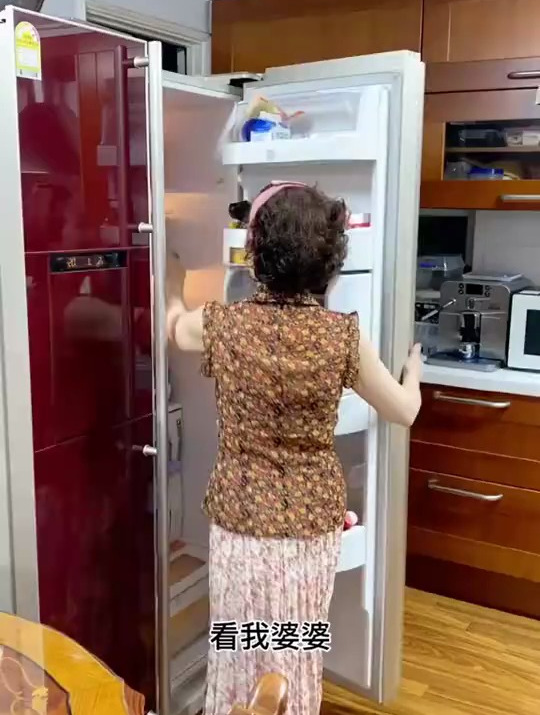 65岁韩国婆婆做鱼腥草