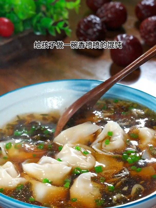 鲜美可口的馄饨汤