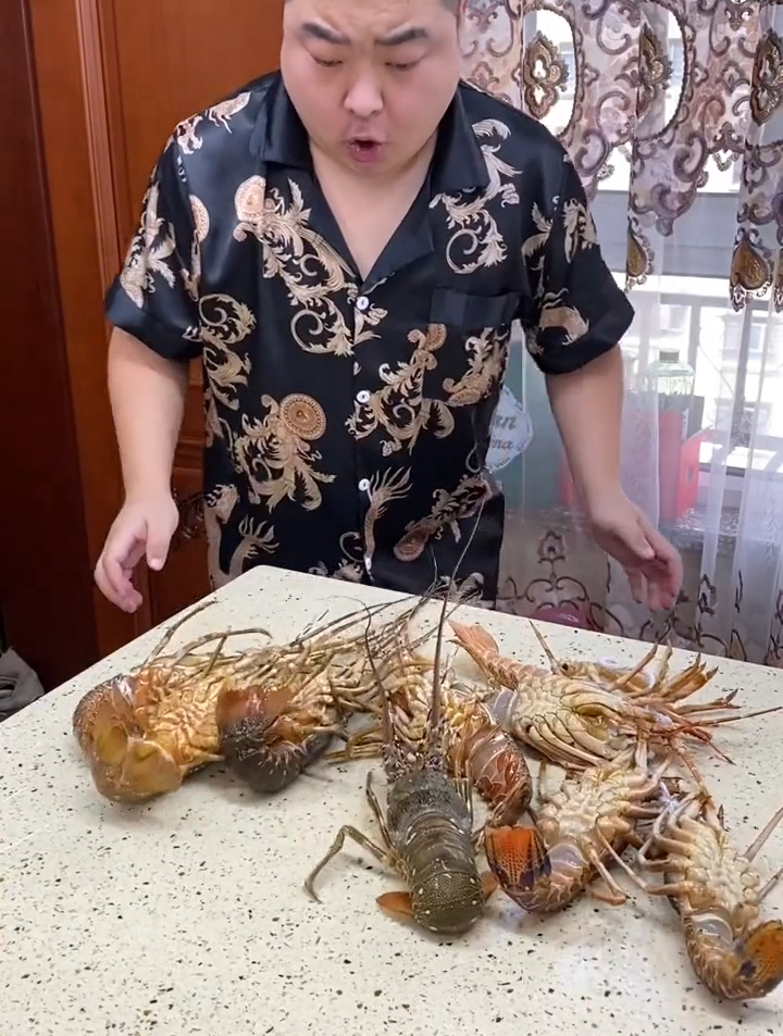 9只龙虾做锡纸蒜蓉龙虾尾太美味了!