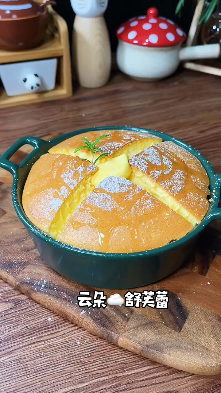 只要鸡蛋就能做舒芙蕾,像云朵一样入口即化,做法简单!