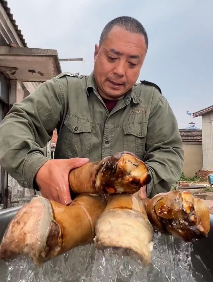 炖马蹄子,鲜香软糯,太好吃了