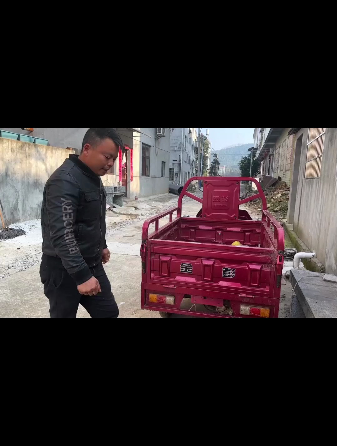 鱼塘清塘都是鲫鱼到年底都是抢手货,存在这应该可以卖个好价钱