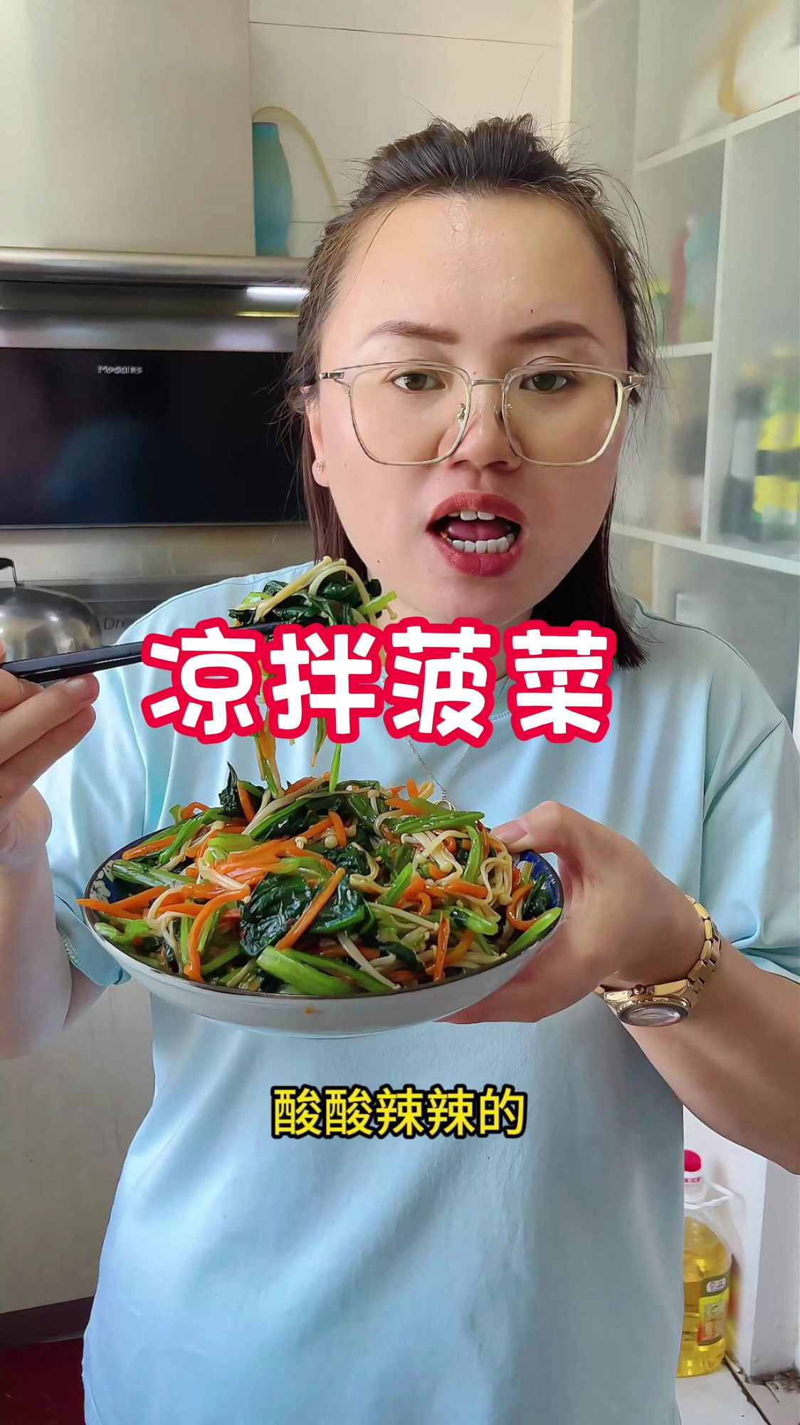 菠菜拌金针菇这样做,酸辣爽口,下酒又下饭,比饭店买的还好吃